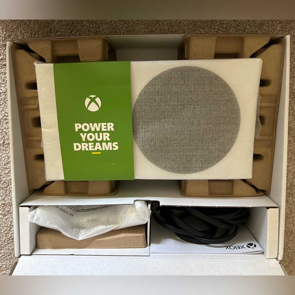 New unopened Microsoft Xbox series S console - Picture 6 of 6